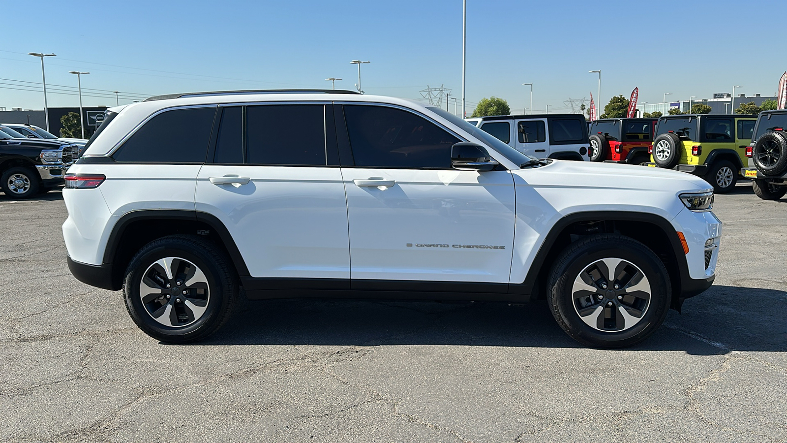 2023 Jeep Grand Cherokee Base 4xe 3