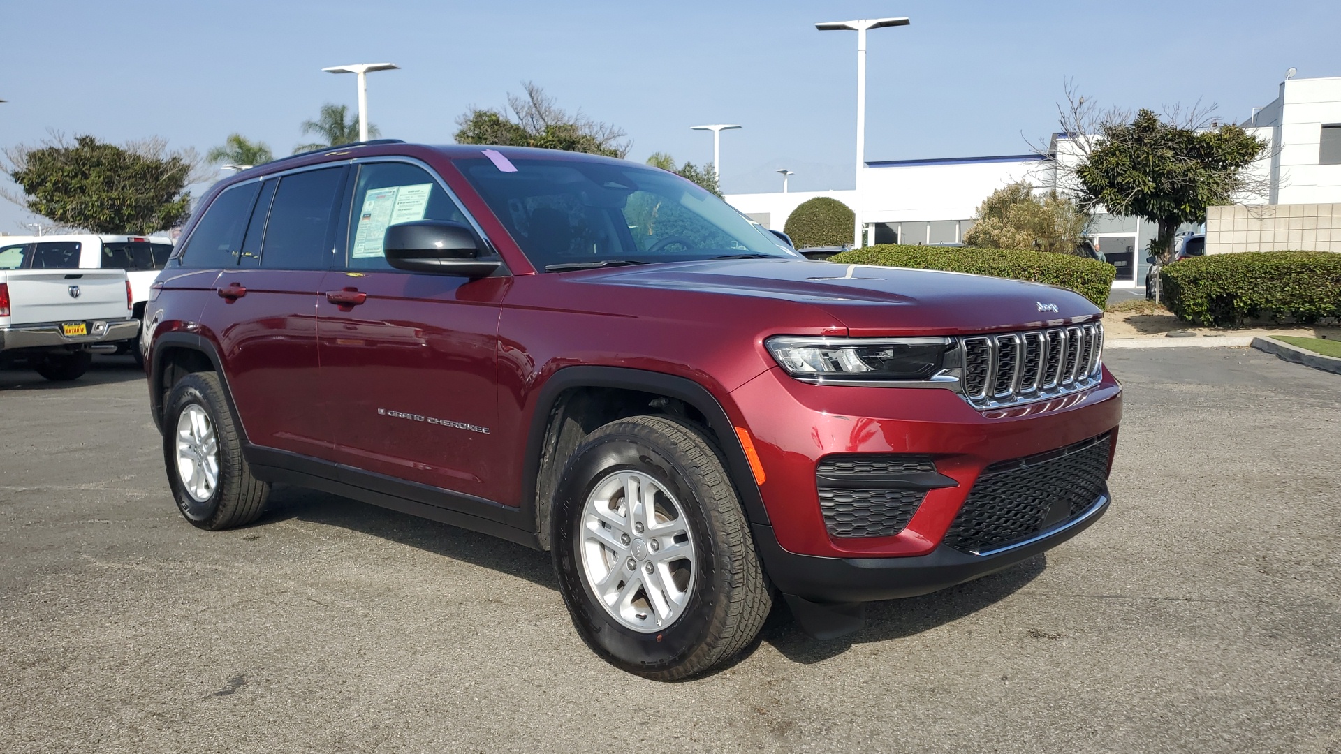 2023 Jeep Grand Cherokee Laredo 1