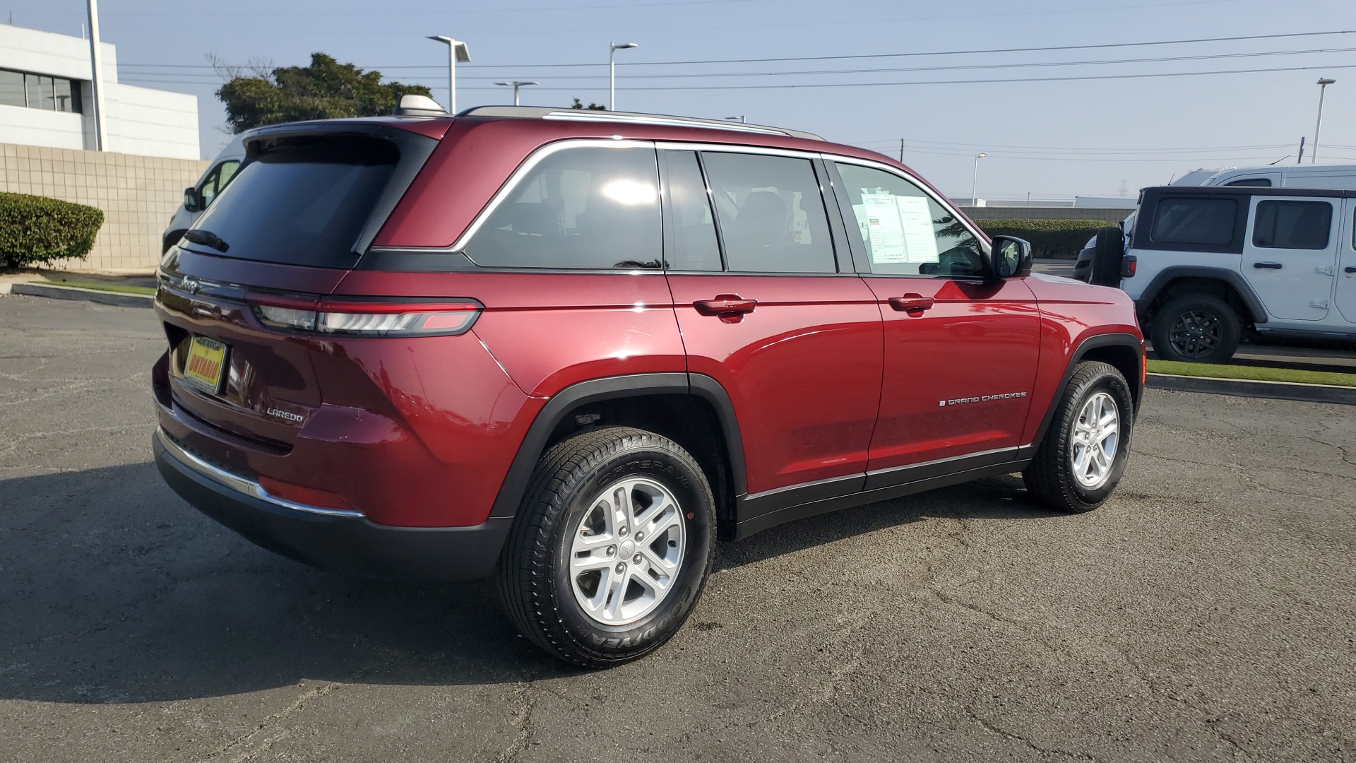 2023 Jeep Grand Cherokee Laredo 3