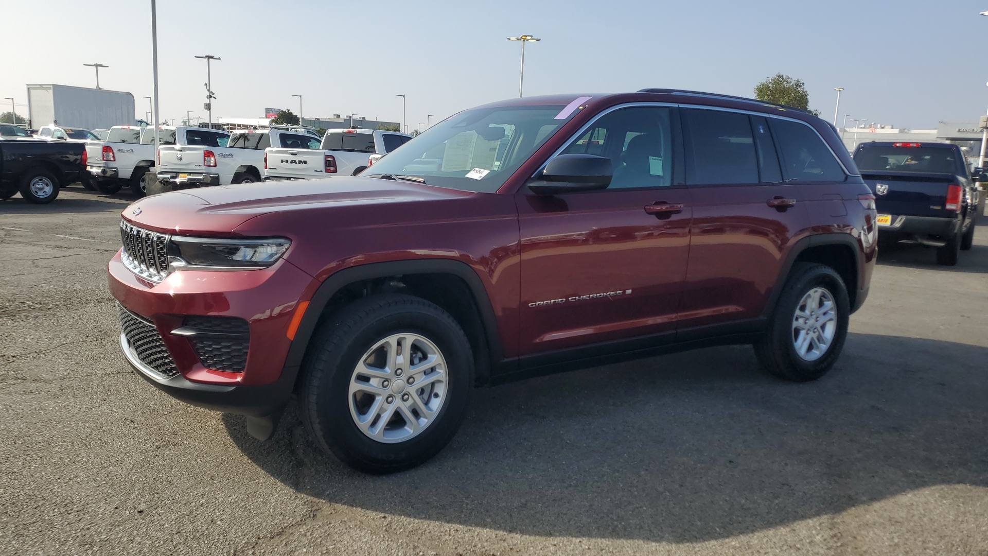 2023 Jeep Grand Cherokee Laredo 7