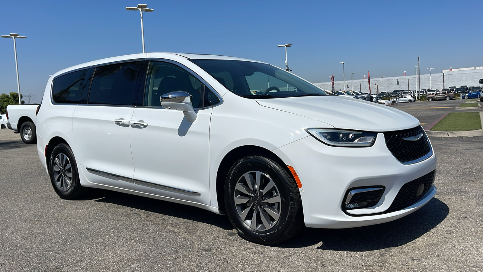 2022 Chrysler Pacifica Hybrid Limited 1