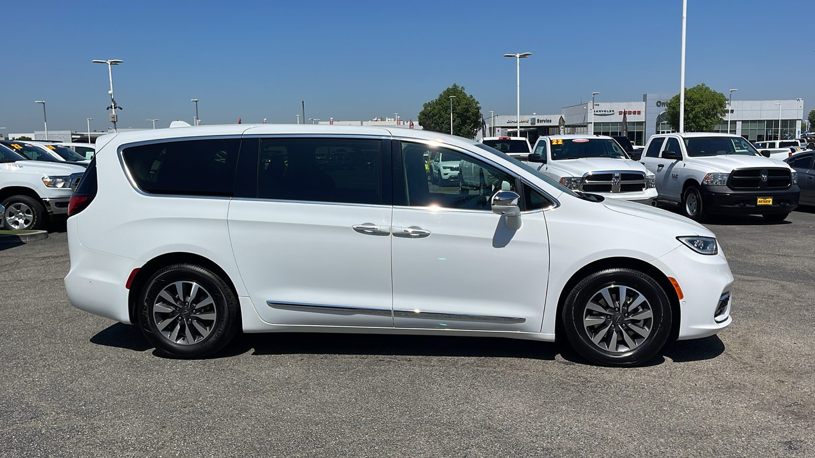 2022 Chrysler Pacifica Hybrid Limited 2