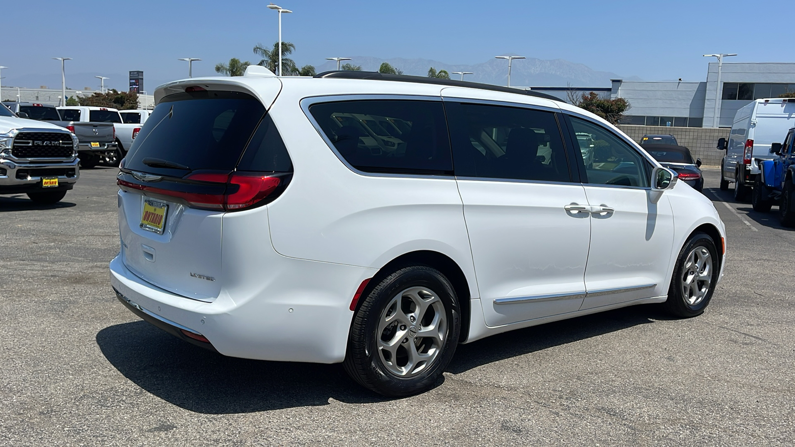 2022 Chrysler Pacifica Limited 3