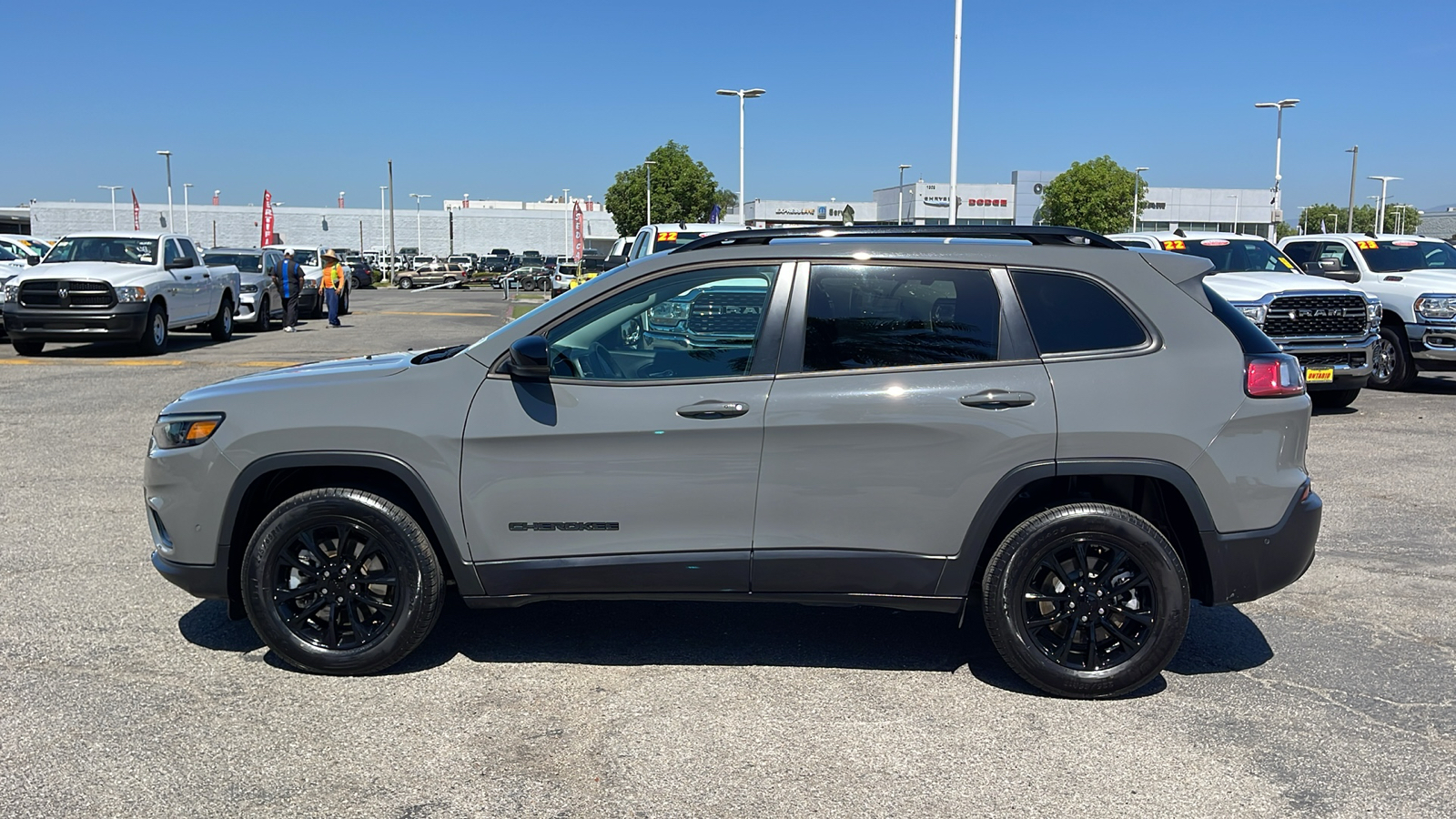 2023 Jeep Cherokee Altitude 6