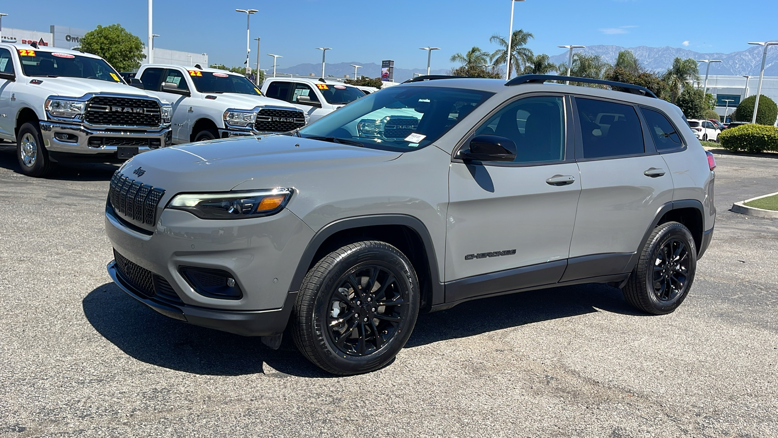 2023 Jeep Cherokee Altitude 7