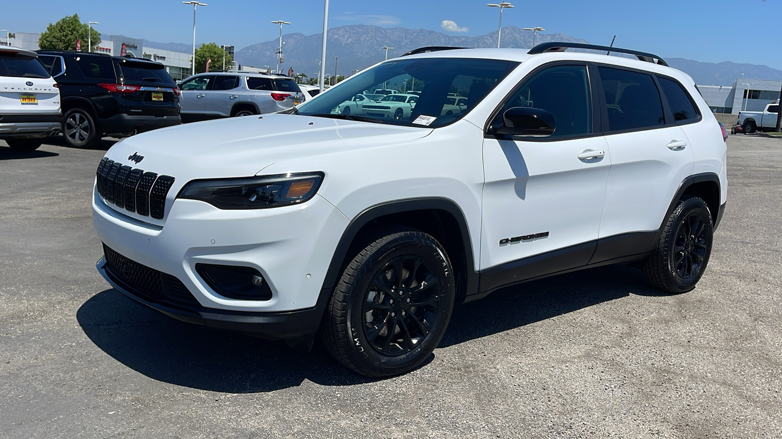 2023 Jeep Cherokee Altitude 7