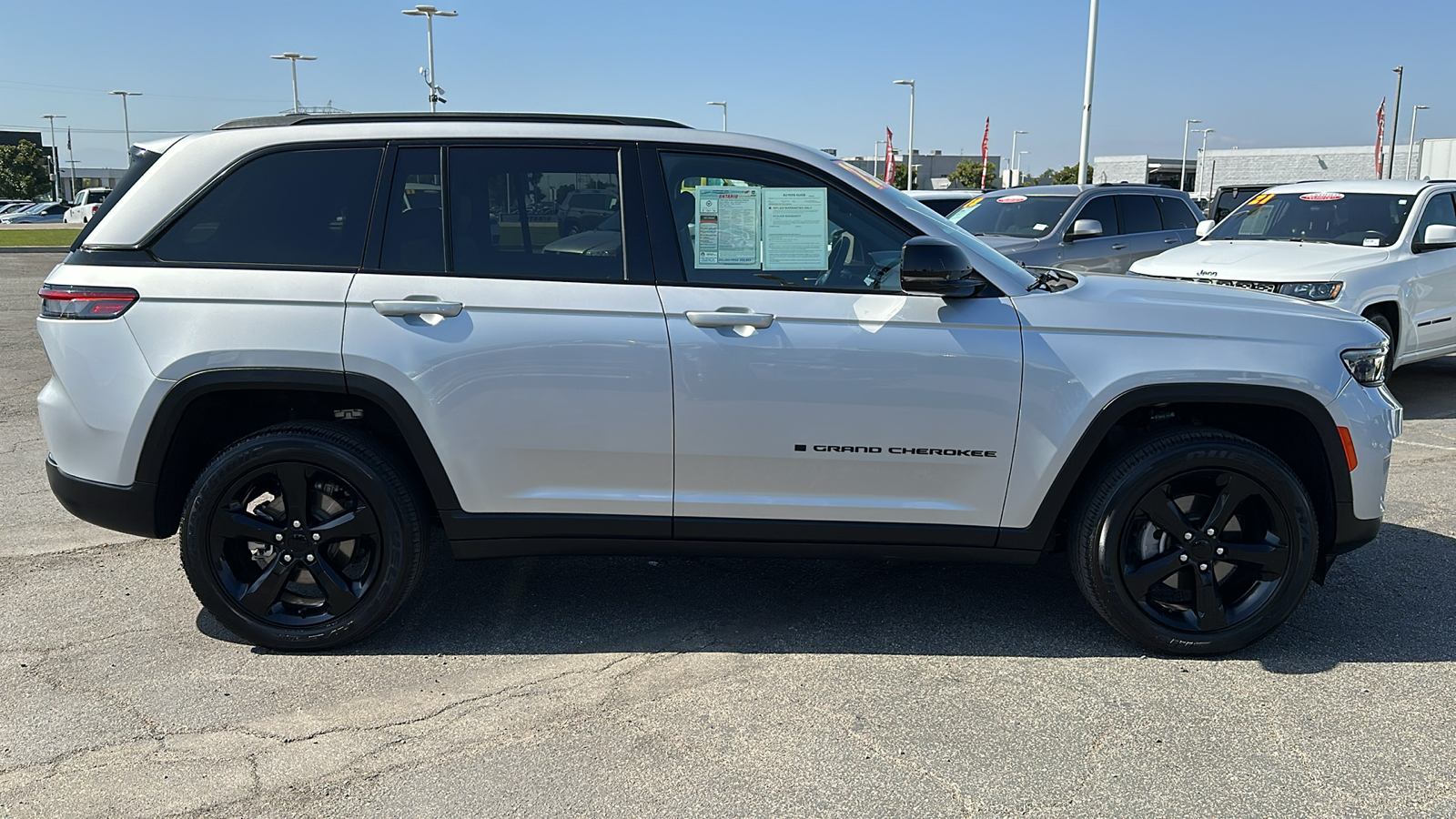 2023 Jeep Grand Cherokee Altitude 3