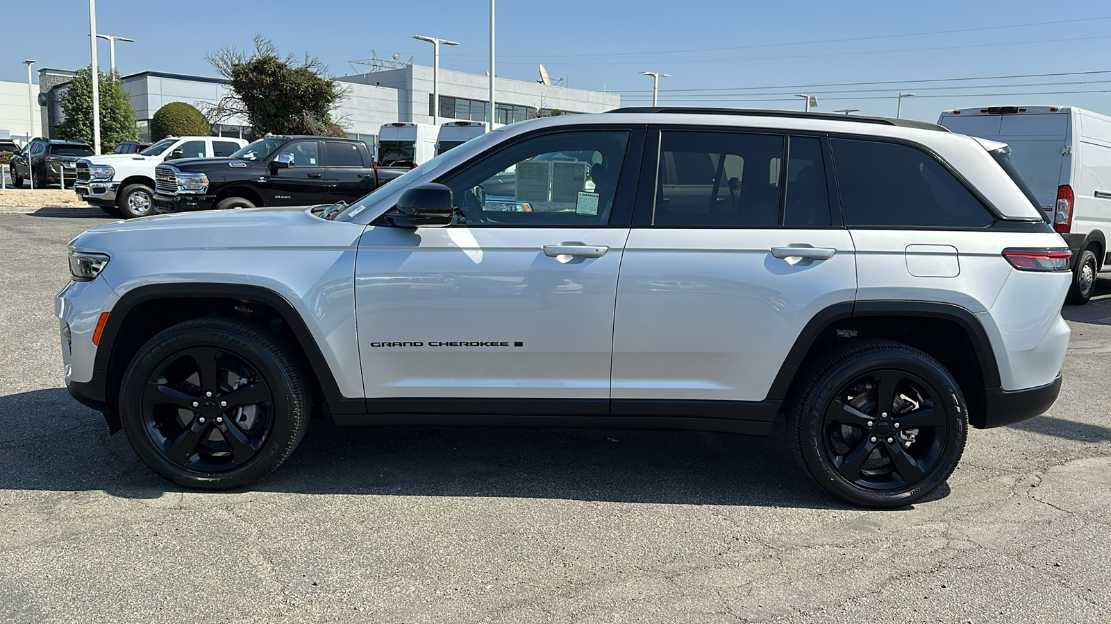 2023 Jeep Grand Cherokee Altitude 7