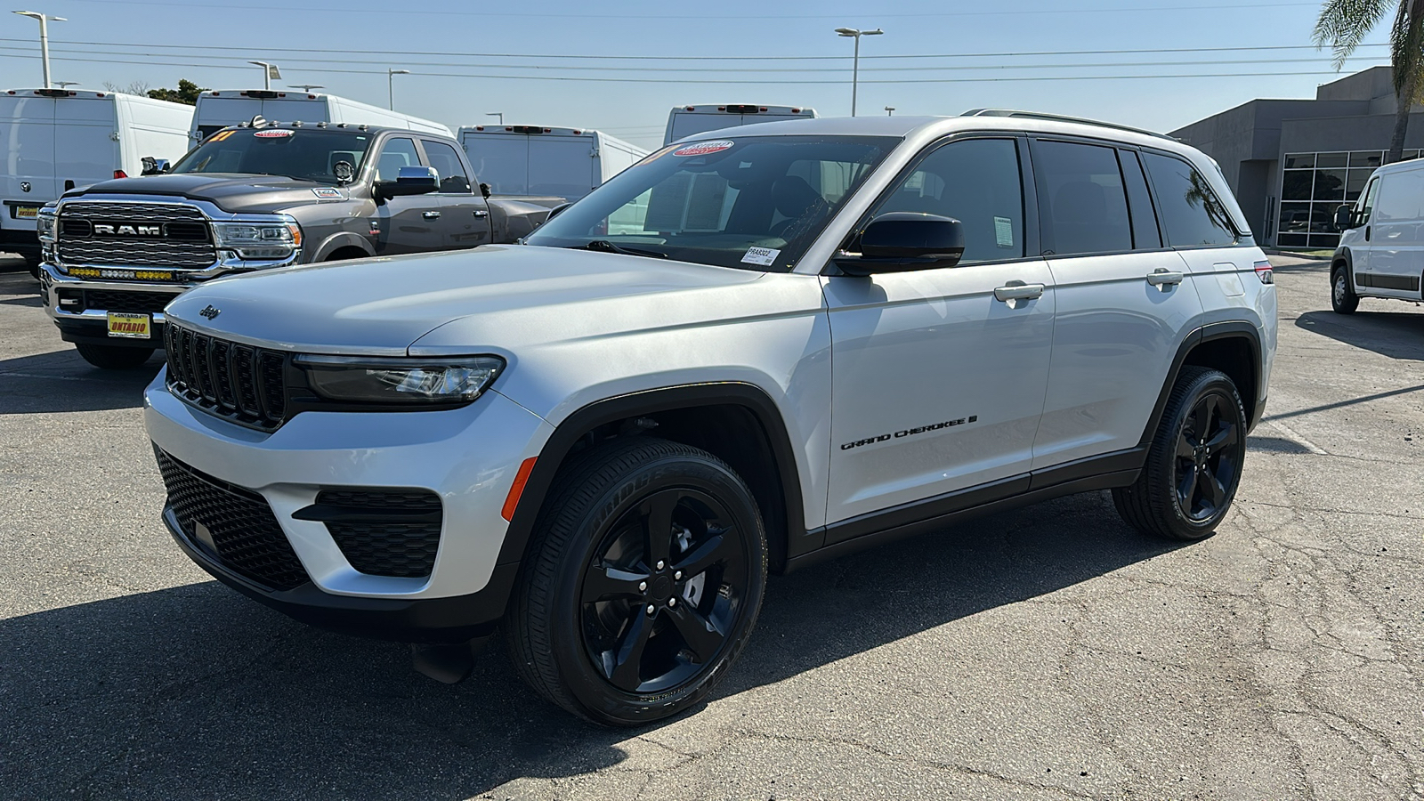 2023 Jeep Grand Cherokee Altitude 8