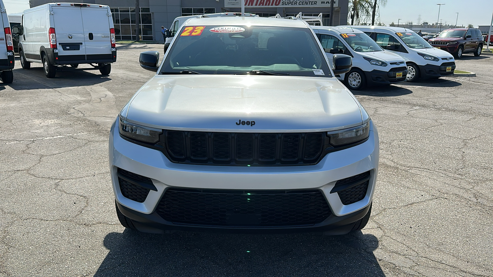 2023 Jeep Grand Cherokee Altitude 9