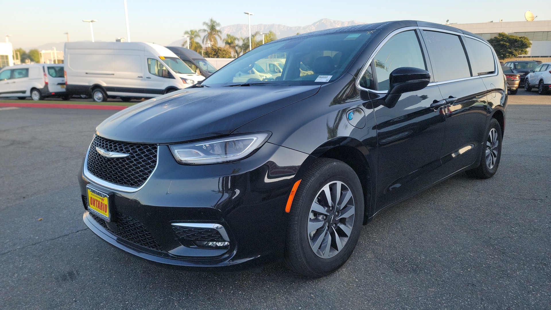 2023 Chrysler Pacifica Hybrid Touring L 1