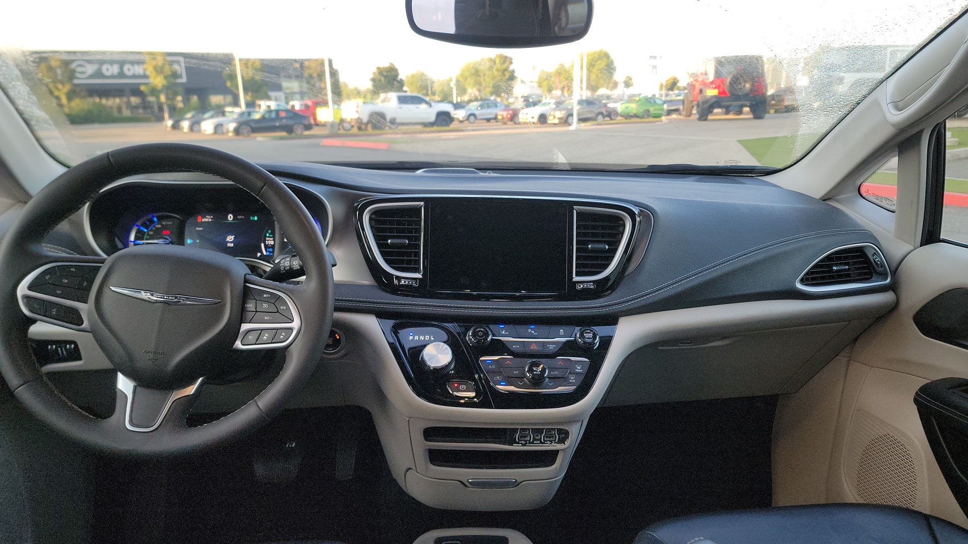 2023 Chrysler Pacifica Hybrid Touring L 3