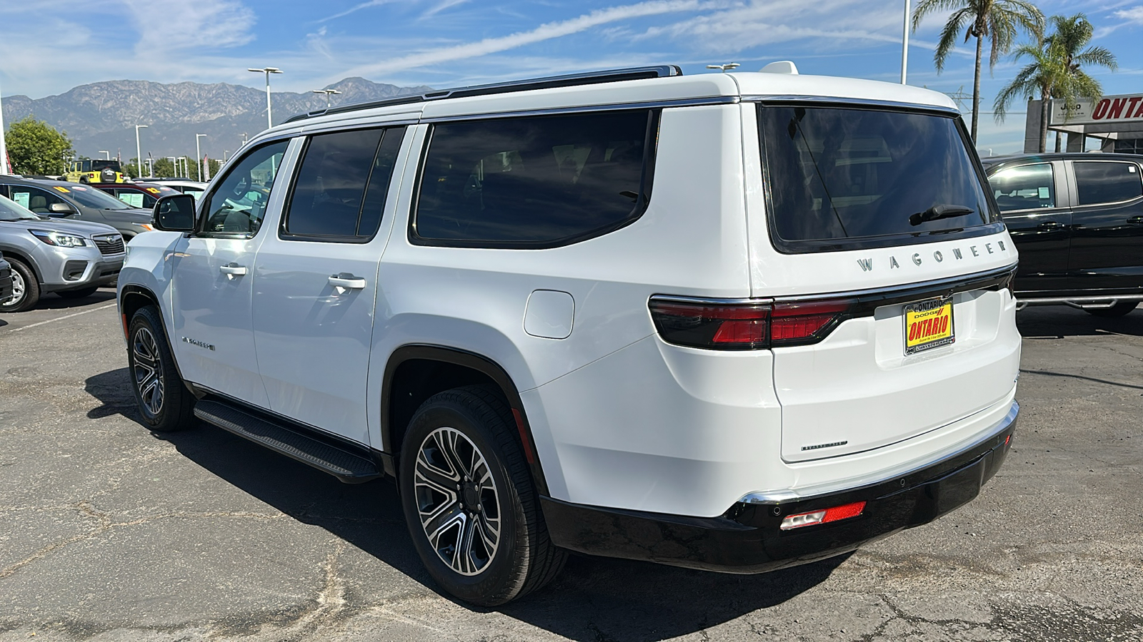 2023 Jeep Wagoneer L Series II 6