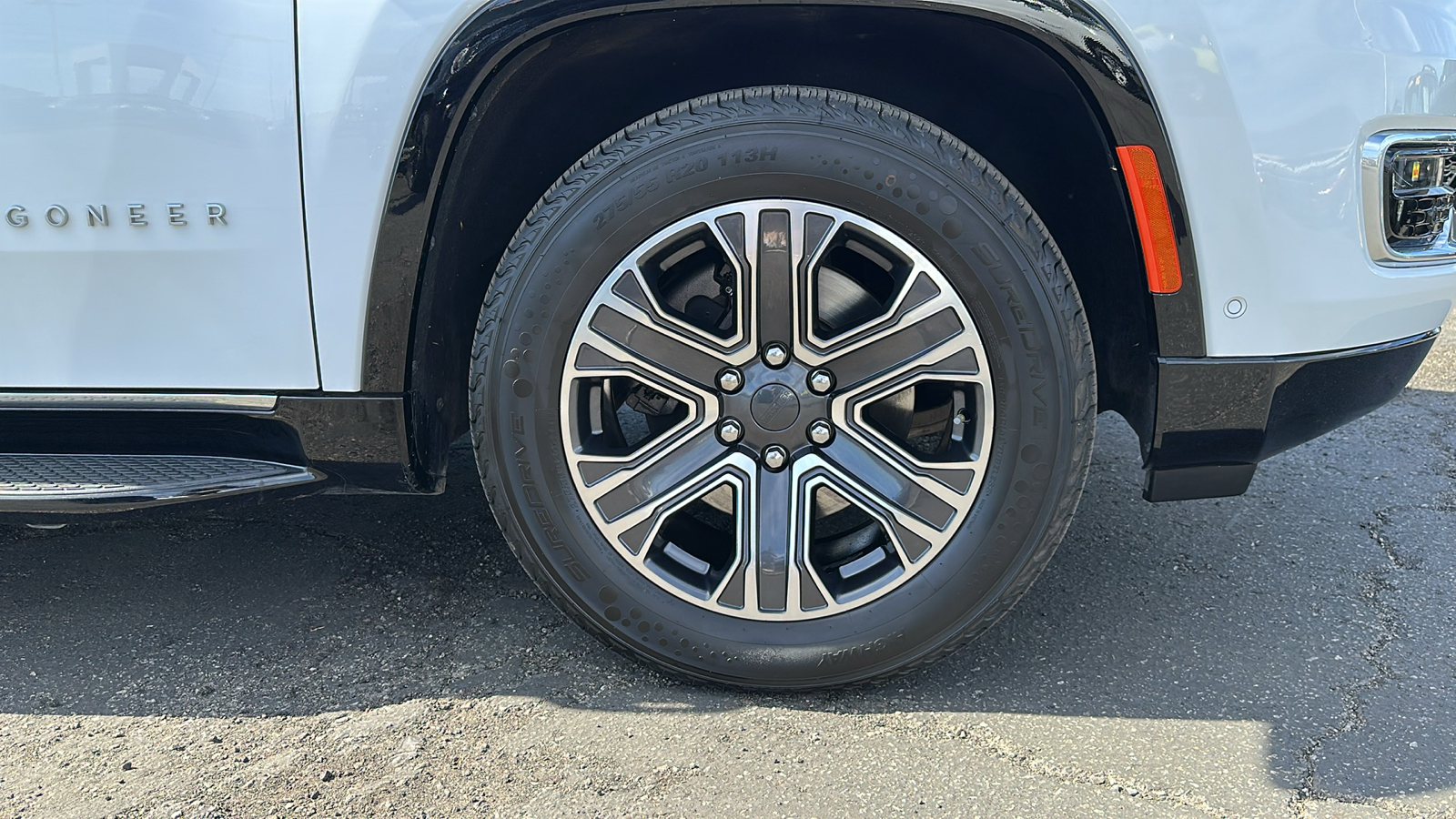 2023 Jeep Wagoneer L Series II 27