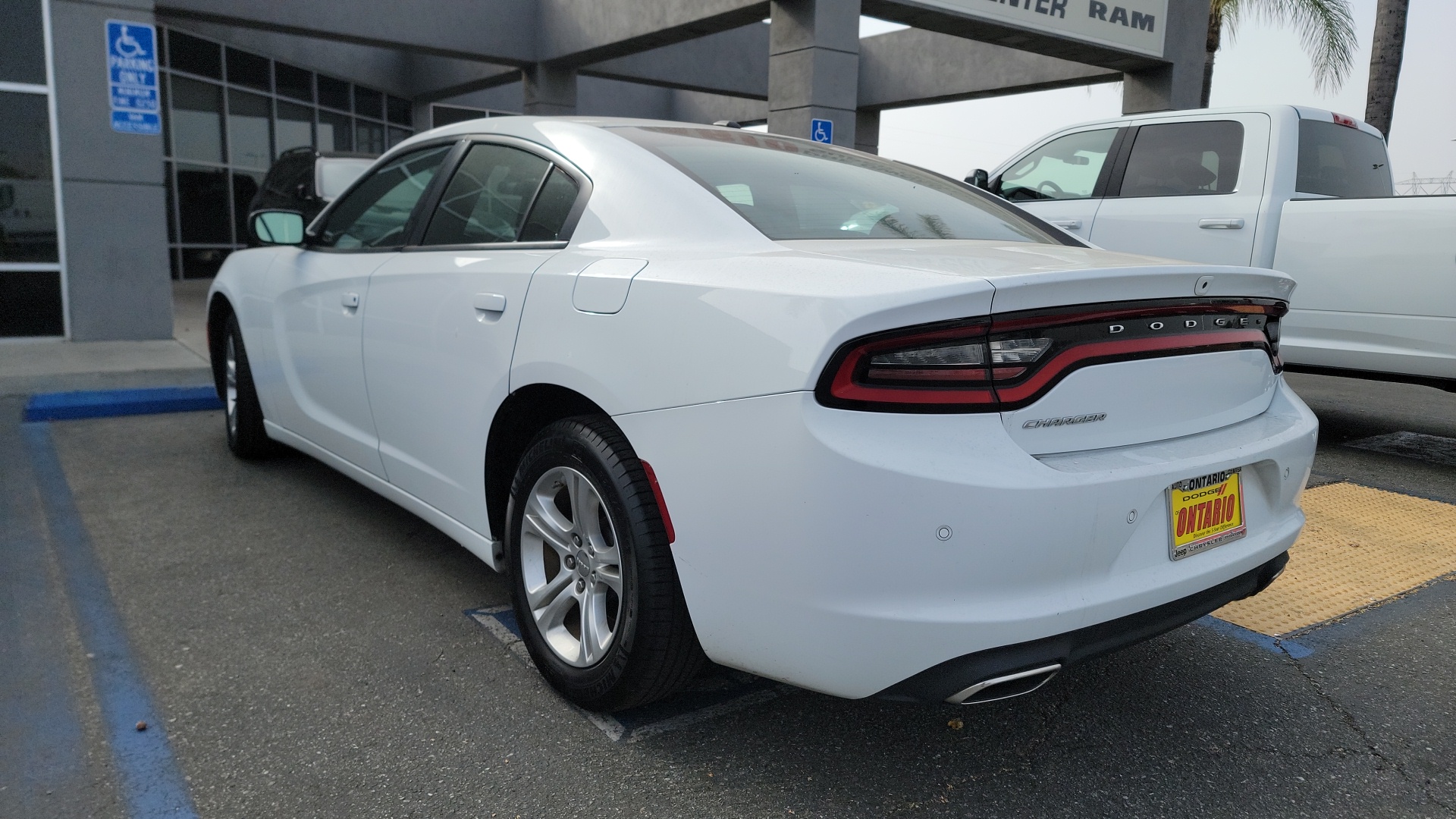 2022 Dodge Charger SXT 2