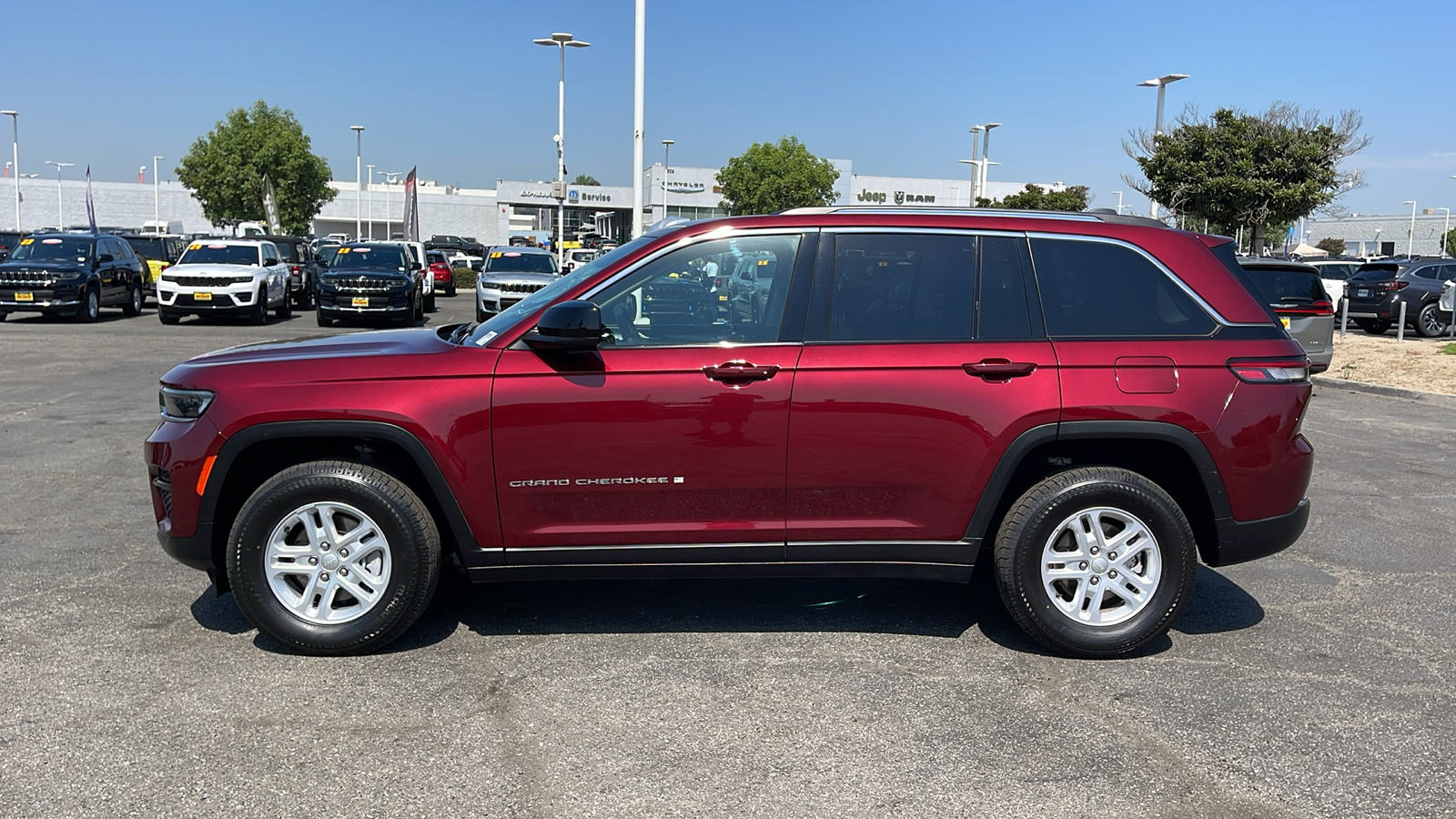 2023 Jeep Grand Cherokee Laredo 6