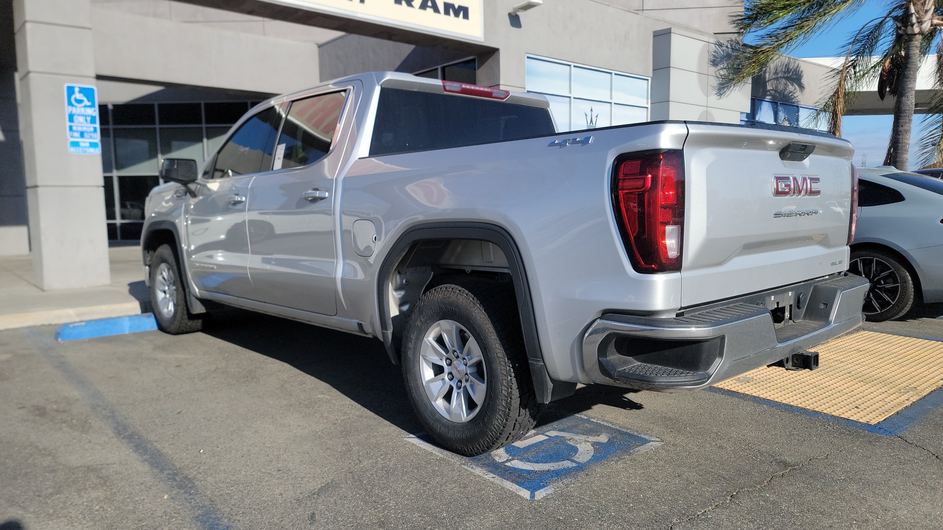 2021 GMC Sierra 1500 SLE 2