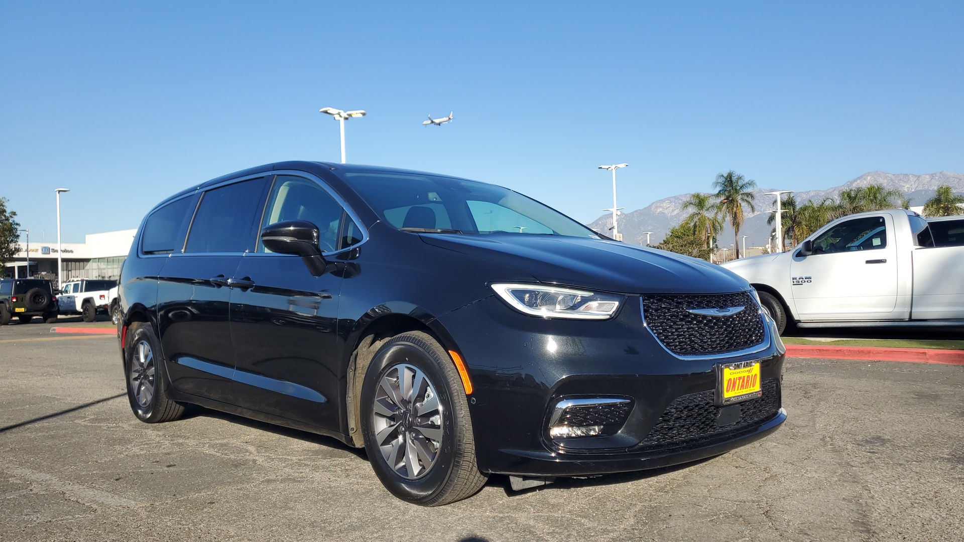 2022 Chrysler Pacifica Hybrid Touring L 1