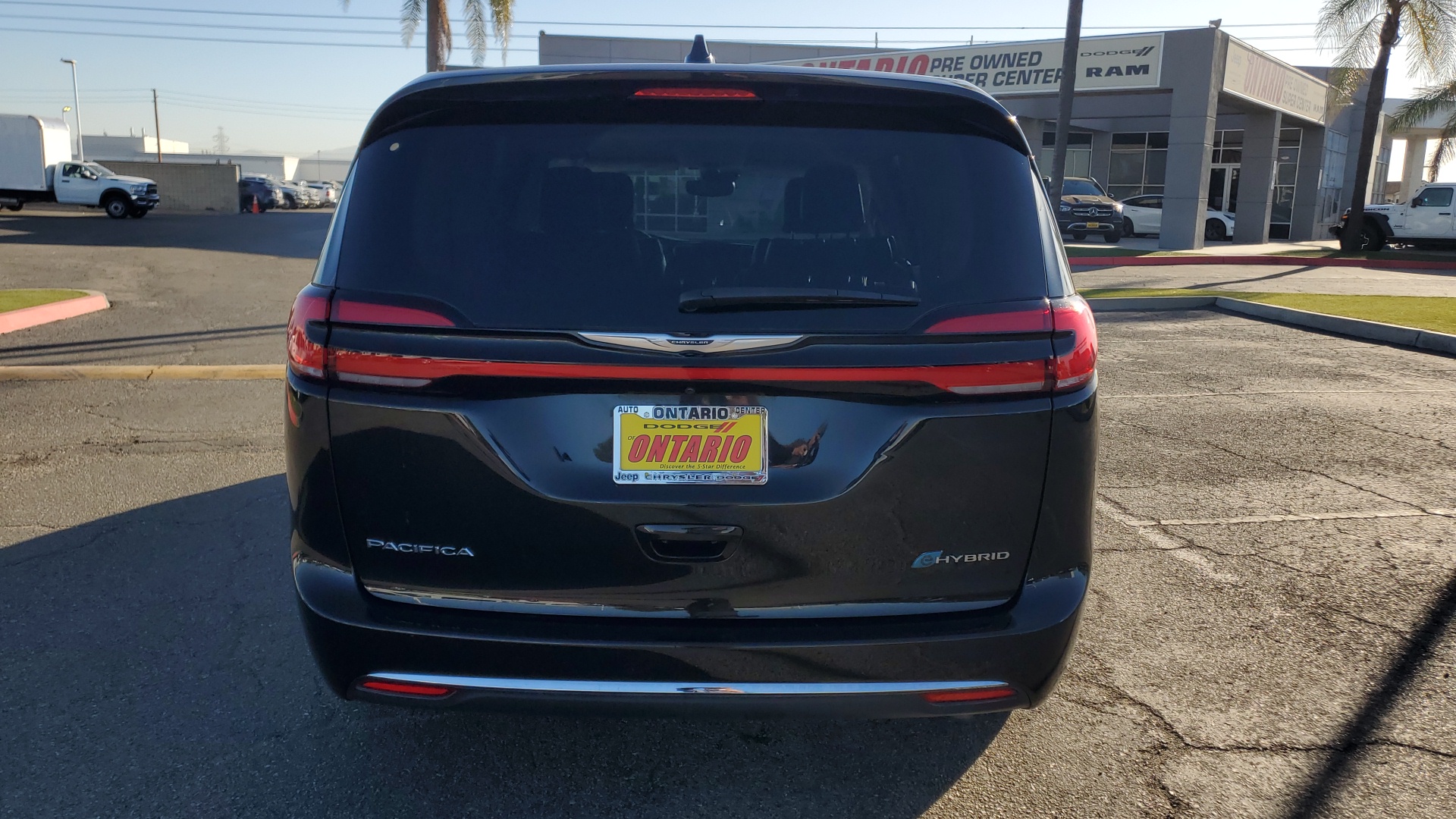 2022 Chrysler Pacifica Hybrid Touring L 4