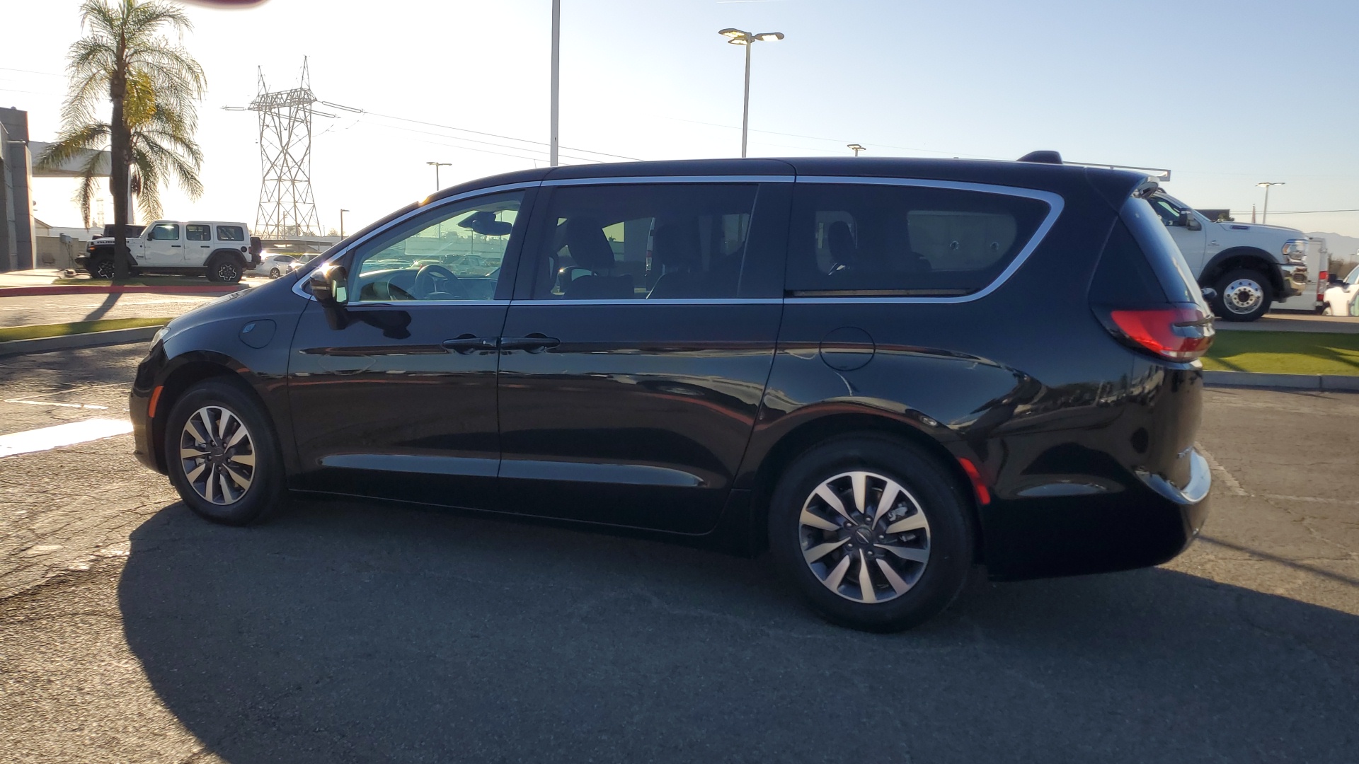 2022 Chrysler Pacifica Hybrid Touring L 5