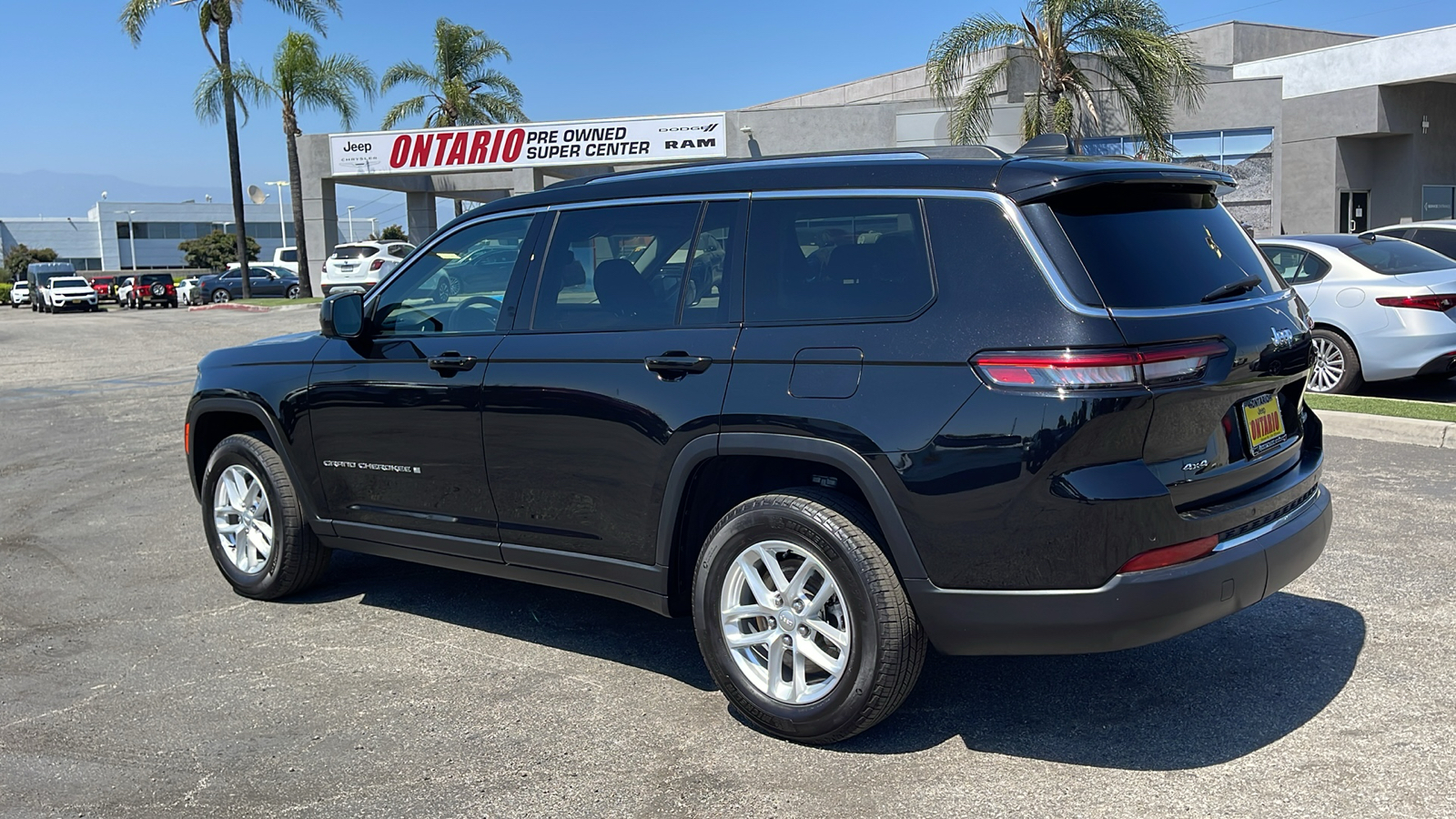 2023 Jeep Grand Cherokee L Laredo 5