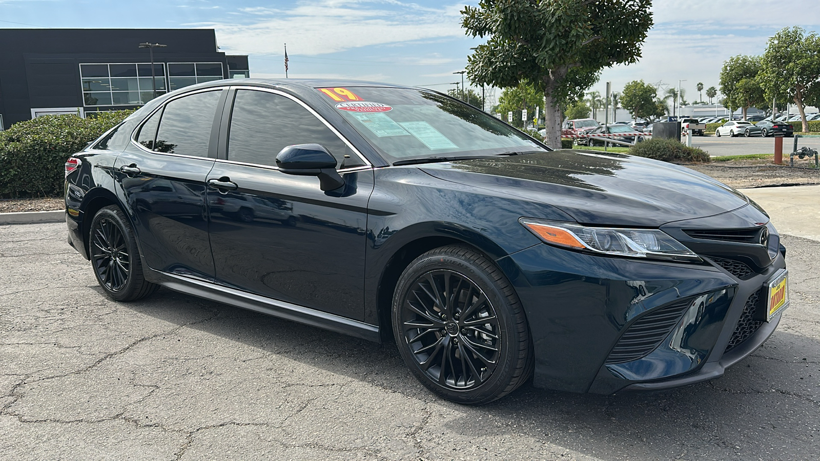 2019 Toyota Camry SE 1