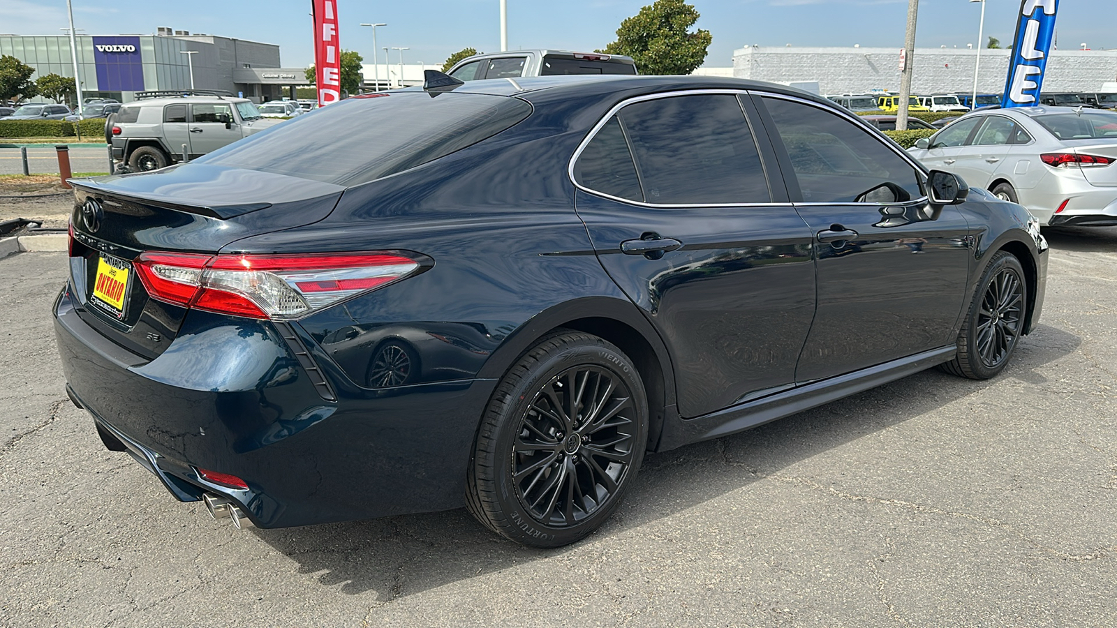 2019 Toyota Camry SE 2