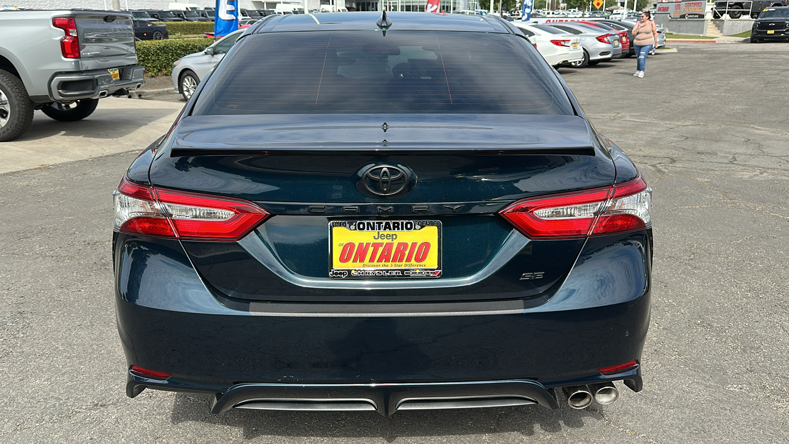 2019 Toyota Camry SE 3