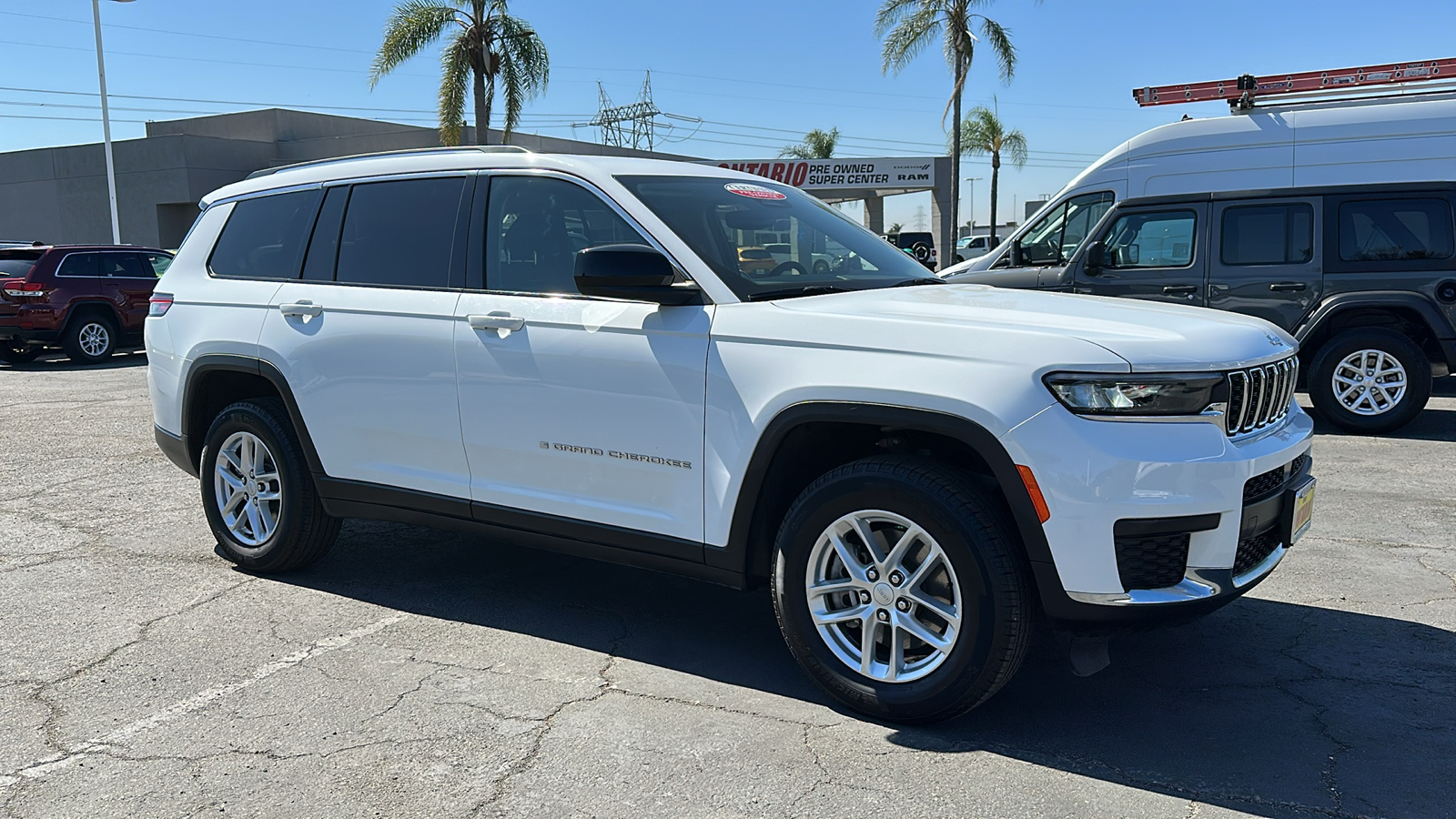 2023 Jeep Grand Cherokee L Laredo 1