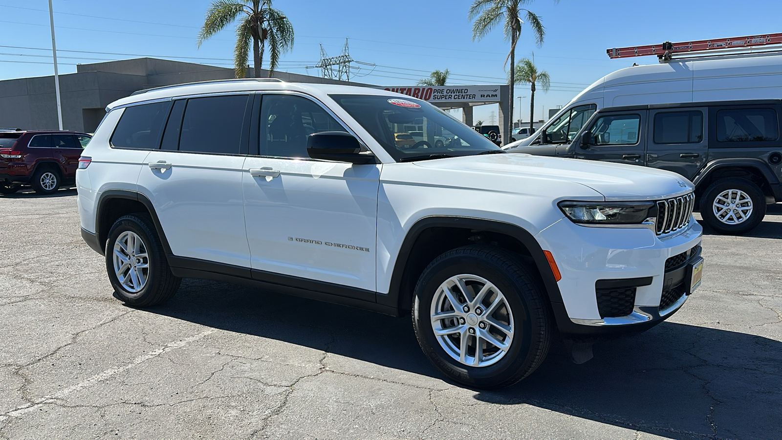 2023 Jeep Grand Cherokee L Laredo 2