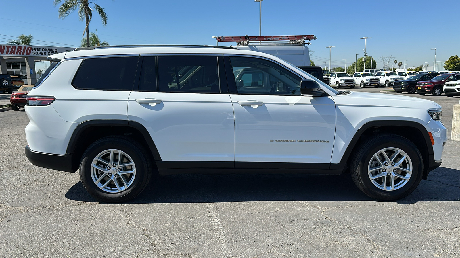 2023 Jeep Grand Cherokee L Laredo 3