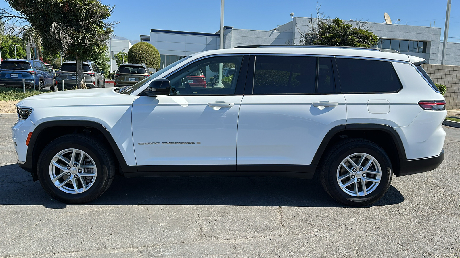 2023 Jeep Grand Cherokee L Laredo 7