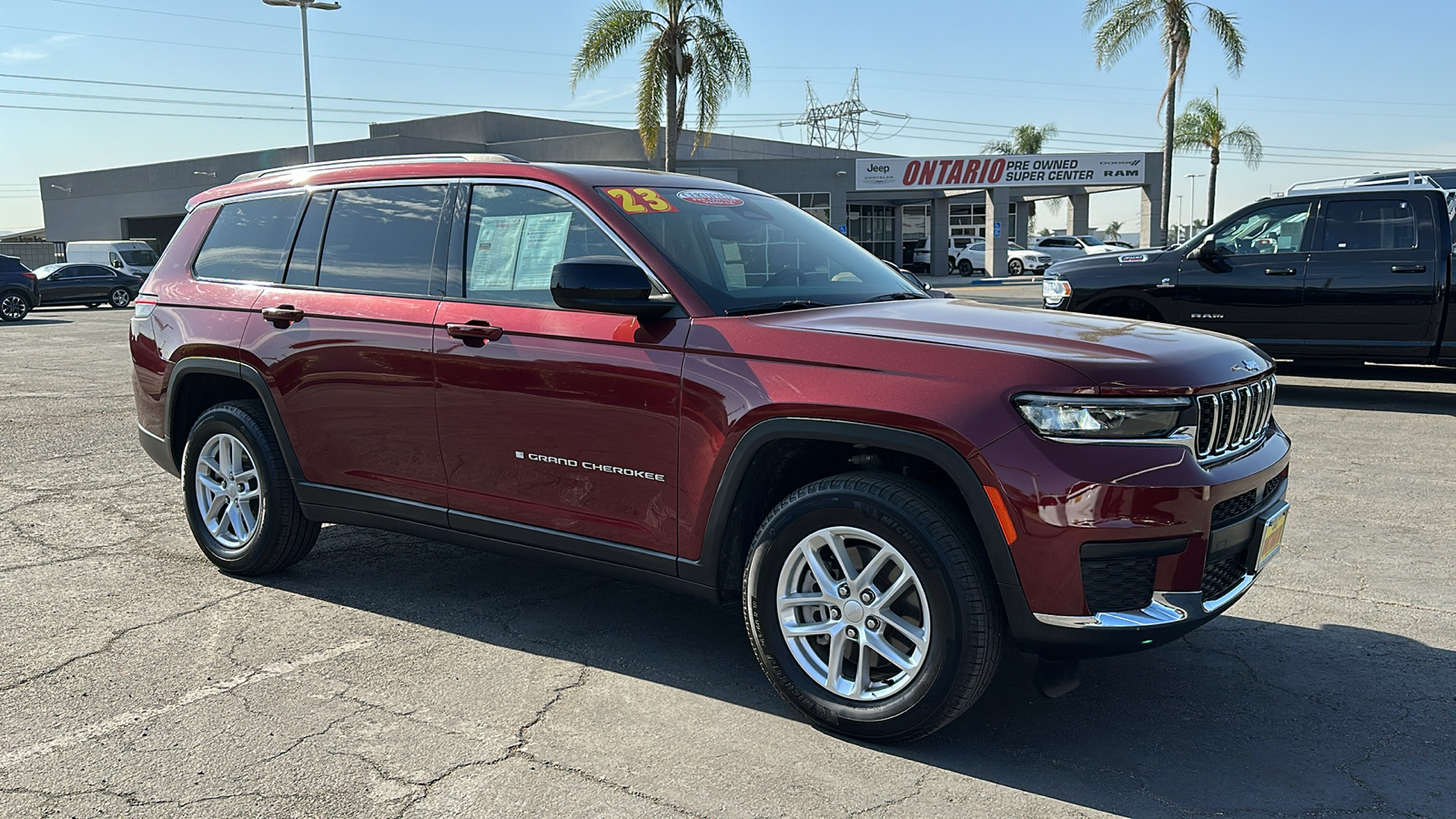 2023 Jeep Grand Cherokee L Laredo 2