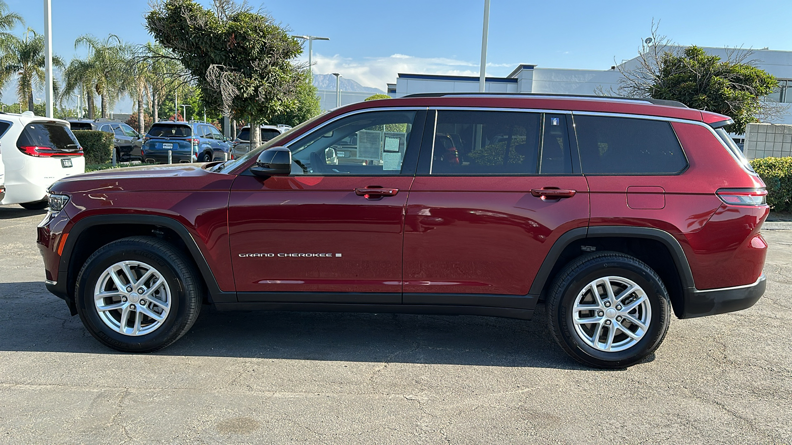 2023 Jeep Grand Cherokee L Laredo 7