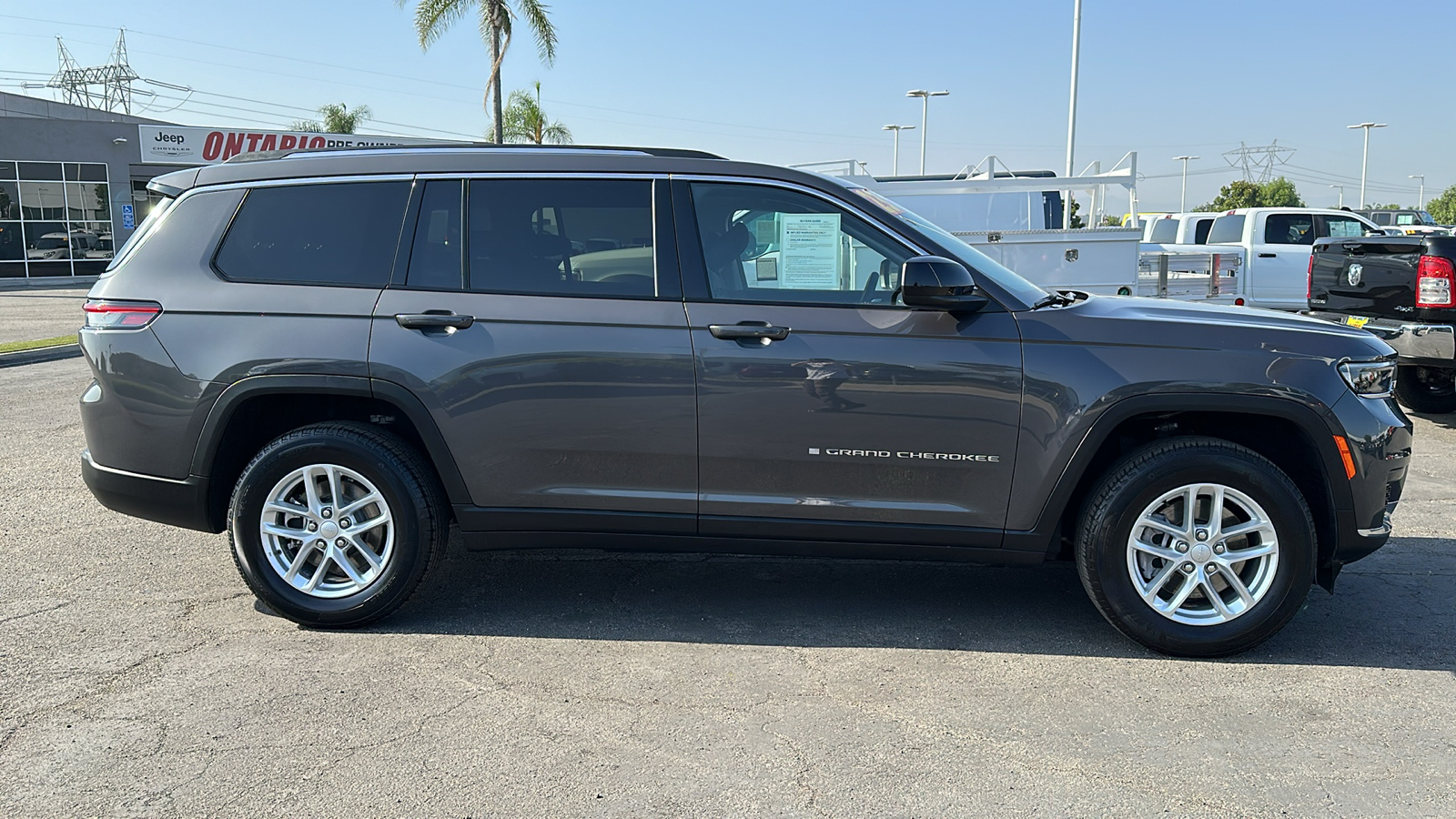 2023 Jeep Grand Cherokee L Laredo 3