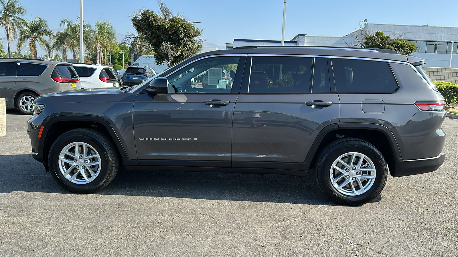 2023 Jeep Grand Cherokee L Laredo 7