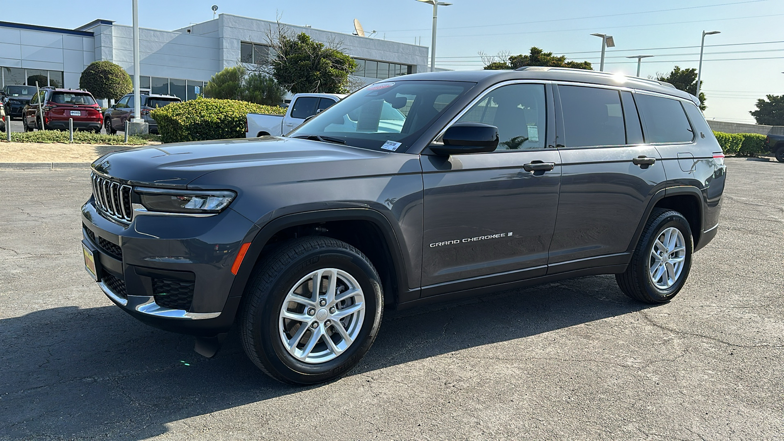 2023 Jeep Grand Cherokee L Laredo 8