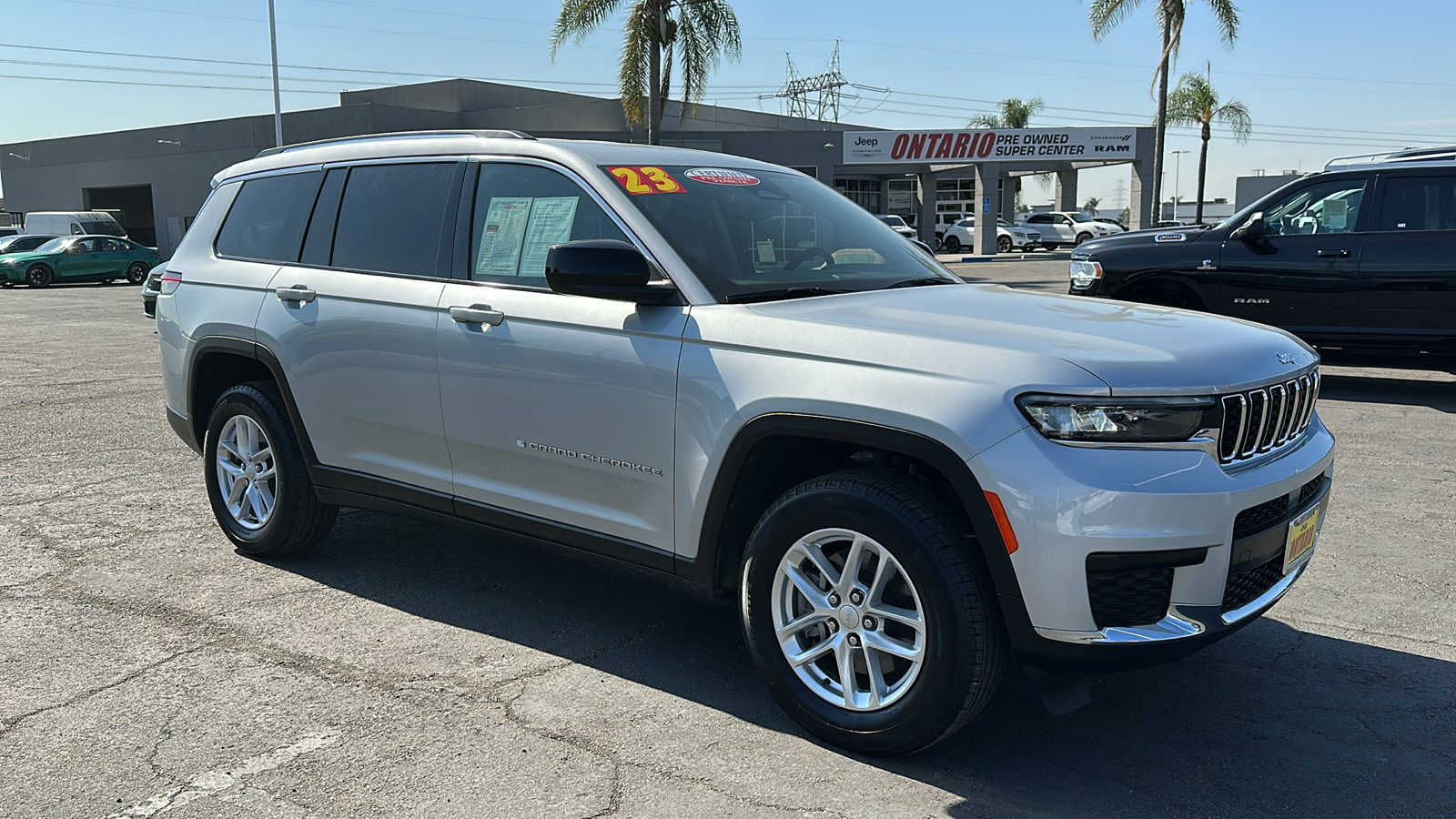 2023 Jeep Grand Cherokee L Laredo 1