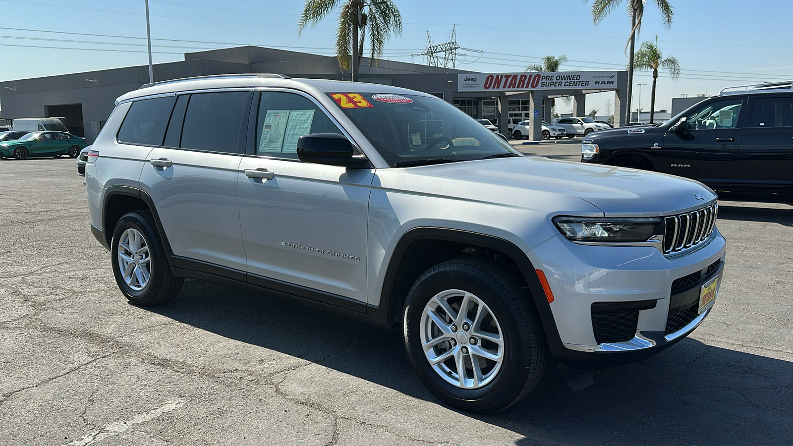 2023 Jeep Grand Cherokee L Laredo 2