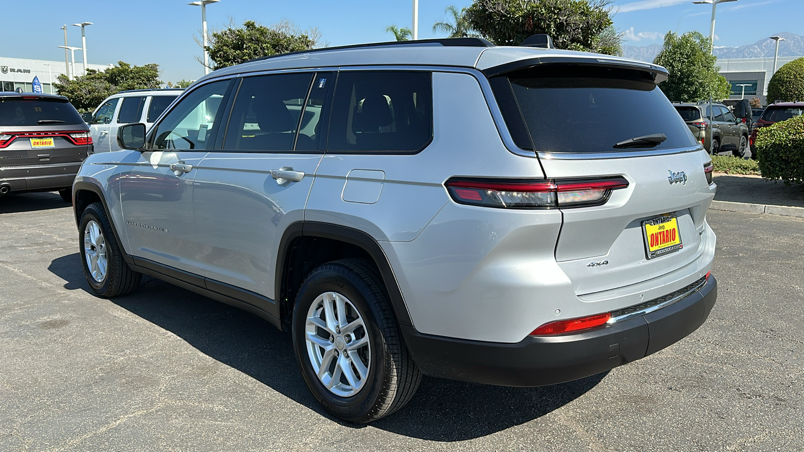 2023 Jeep Grand Cherokee L Laredo 6