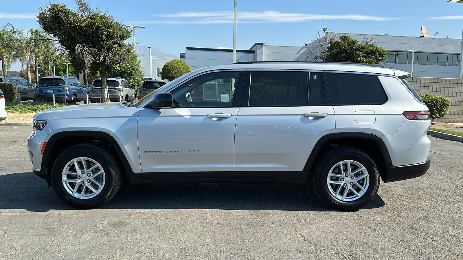 2023 Jeep Grand Cherokee L Laredo 7