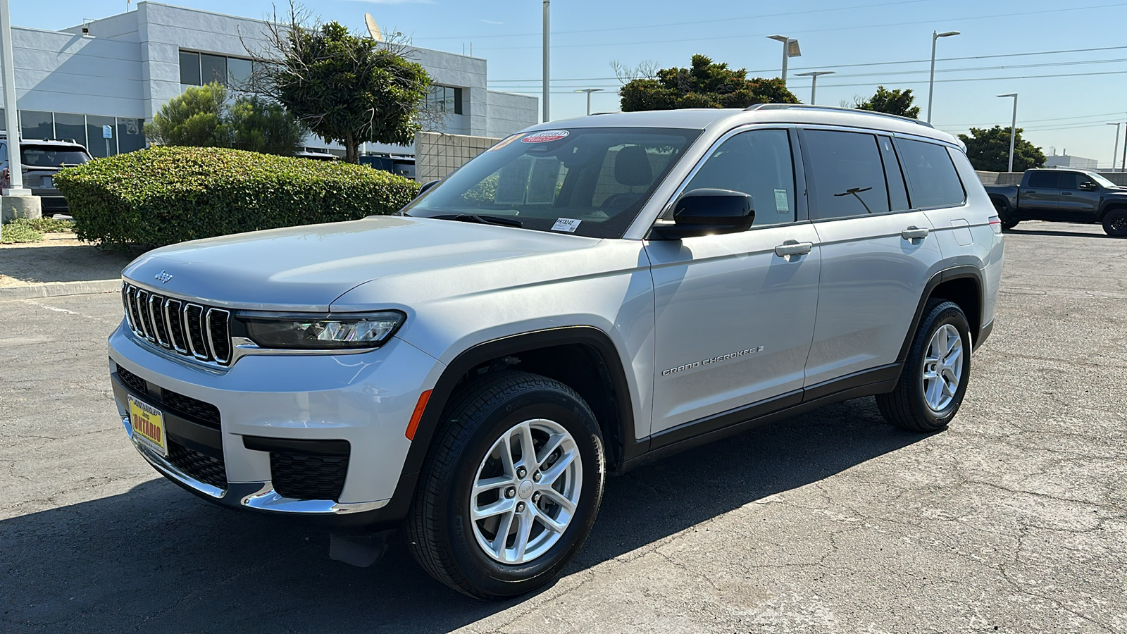 2023 Jeep Grand Cherokee L Laredo 8