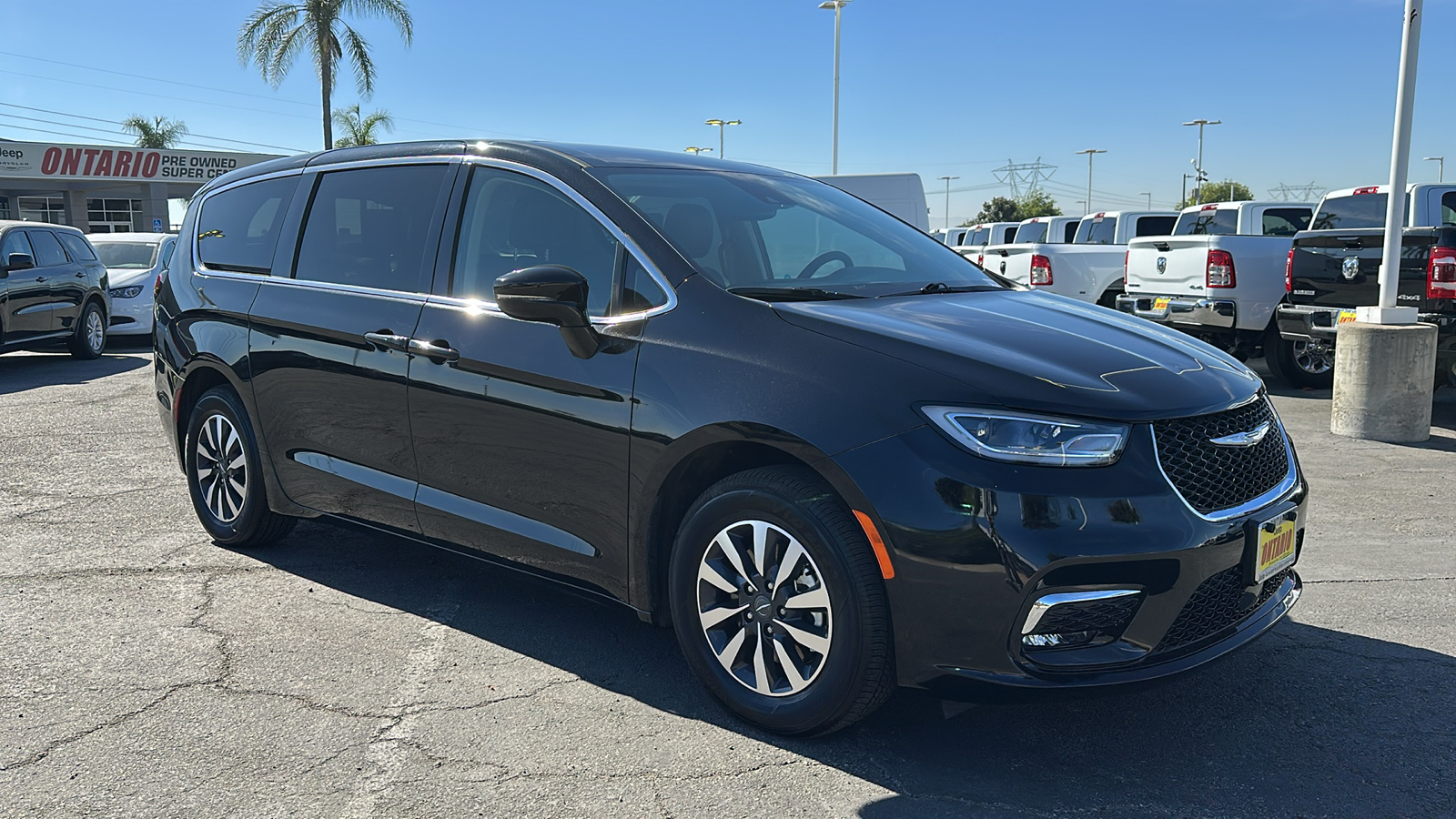 2024 Chrysler Pacifica Hybrid Select 1