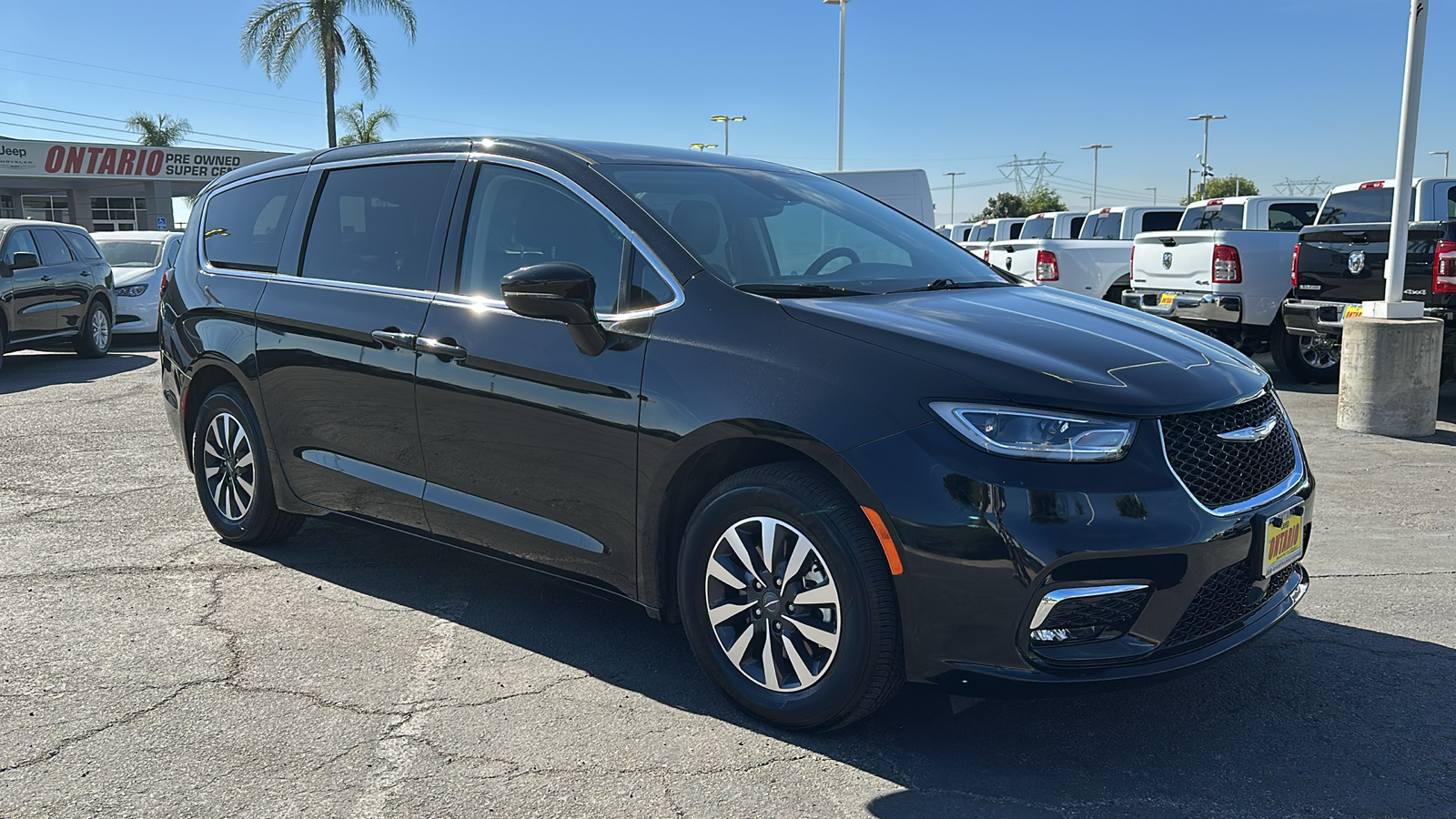 2024 Chrysler Pacifica Hybrid Select 2