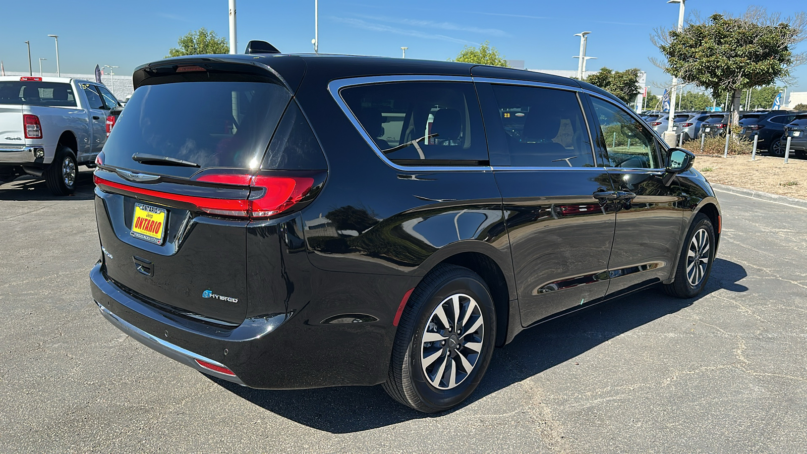 2024 Chrysler Pacifica Hybrid Select 4