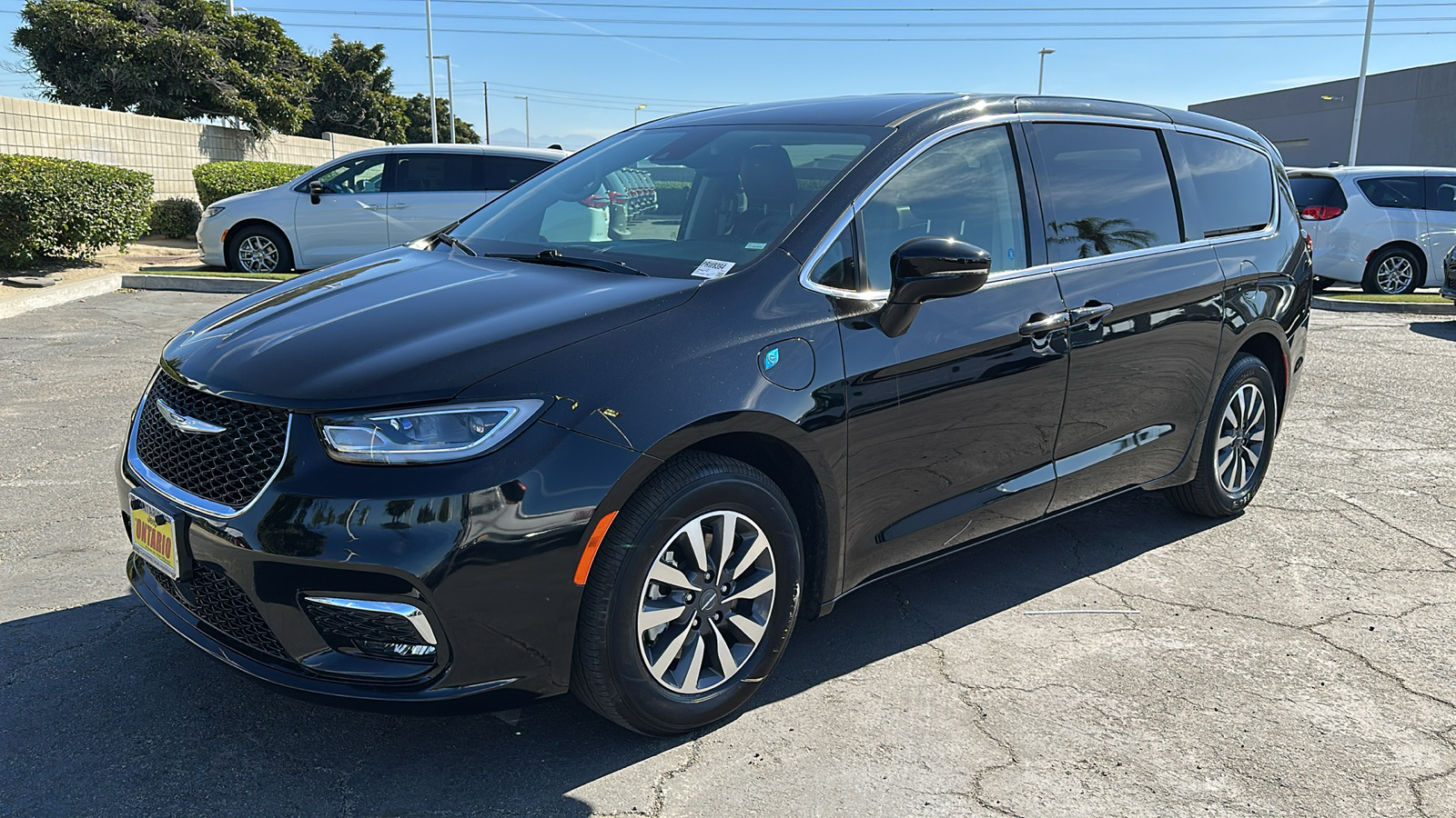 2024 Chrysler Pacifica Hybrid Select 8