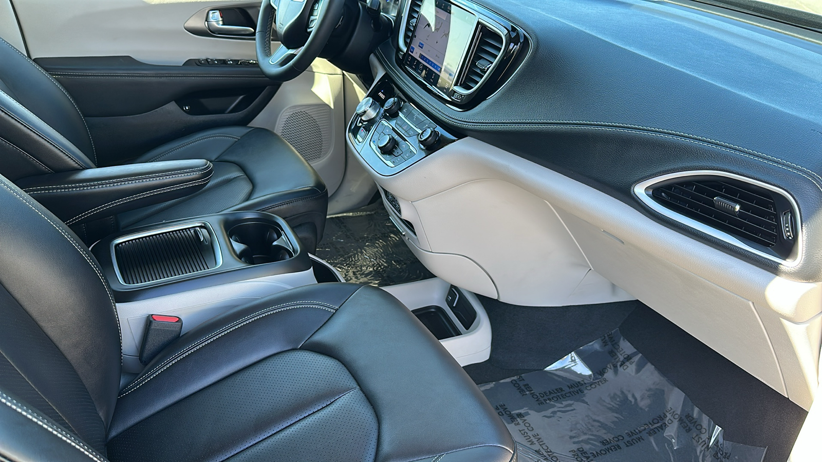 2024 Chrysler Pacifica Hybrid Select 26