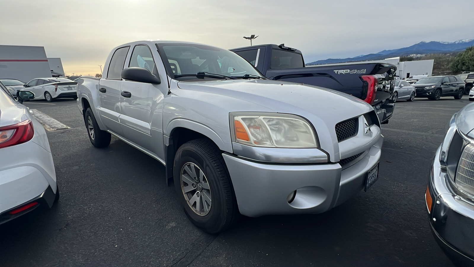 2007 Mitsubishi Raider LS 2