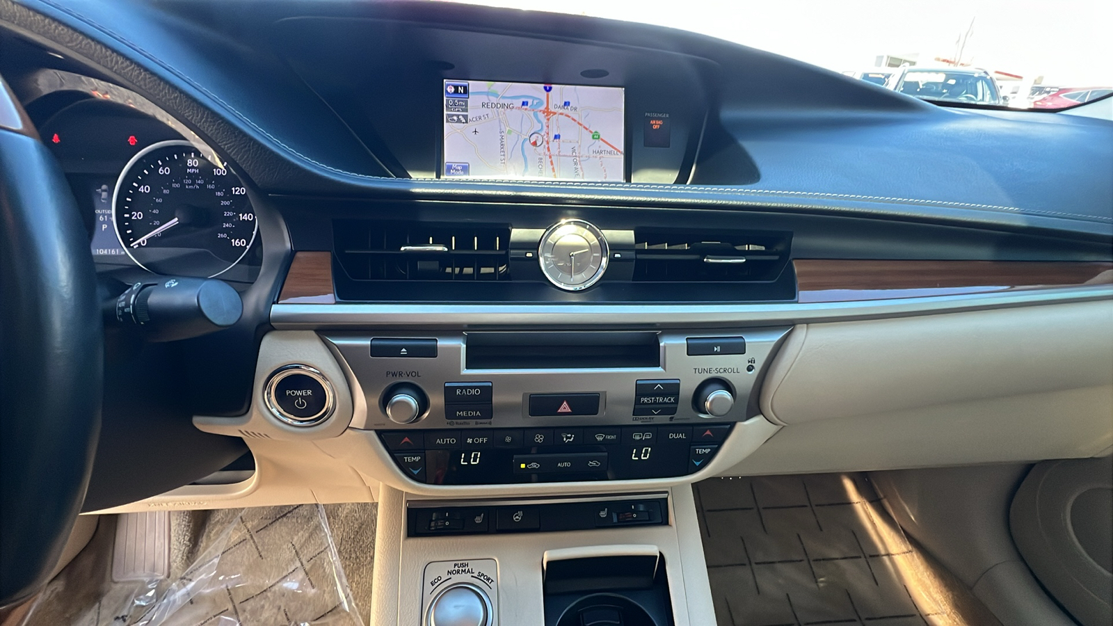 2013 Lexus ES 300h Hybrid 16