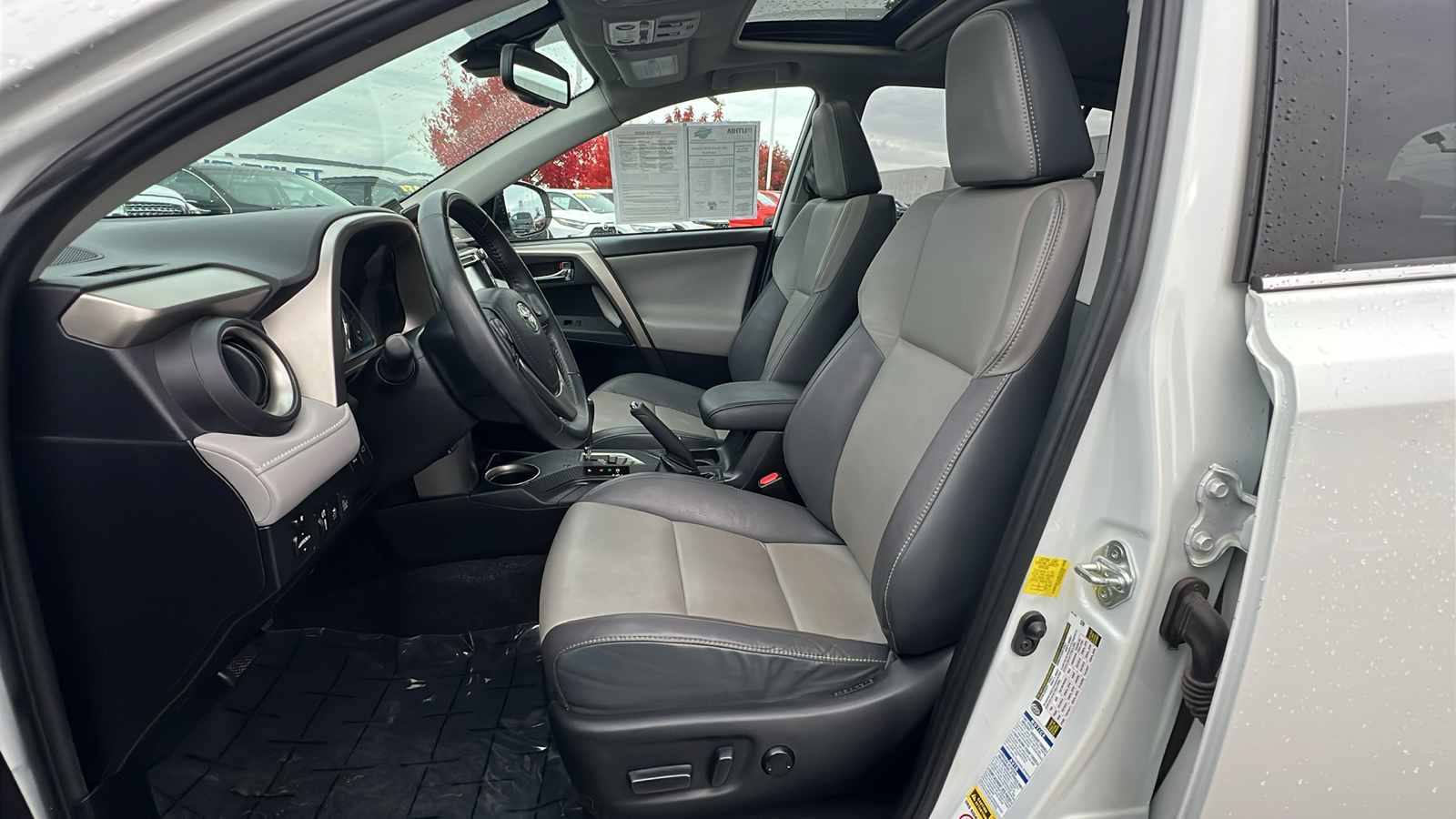 2014 Toyota RAV4 Limited 11